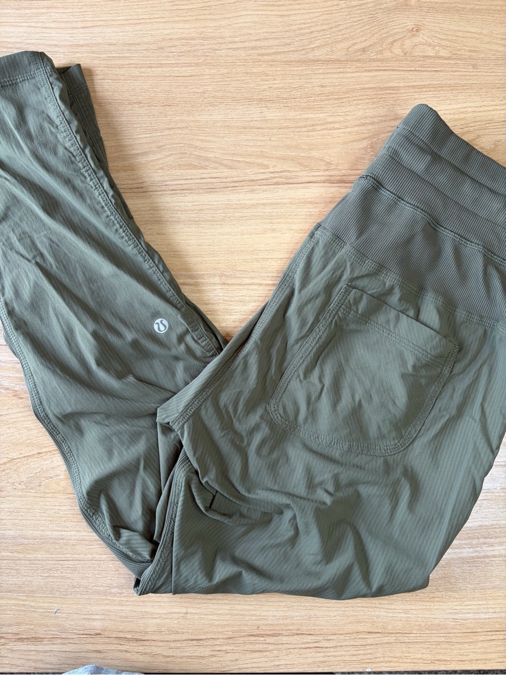 Lululemon Studio Pants Olive Green Drawstring Waist Tapered Joggers Size 4